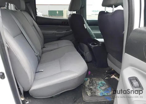 2013 Toyota Tacoma Base V6 z USA, uszkodzony, nr VIN 3TMLU4ENXDM105614